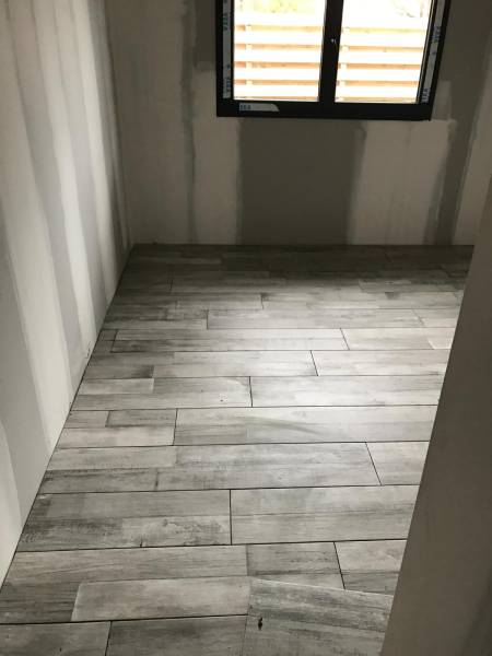Pose de carrelage dans une maison neuve à Eysines : Entreprise de renovation pour pose de sol Globale renovation Pages Bordeaux