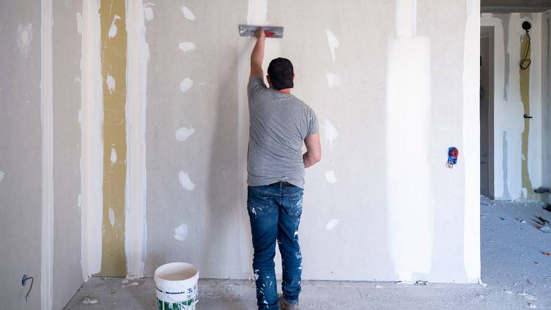 Plaquiste pour Faux plafond extérieur commerce Bordeaux : design et normes